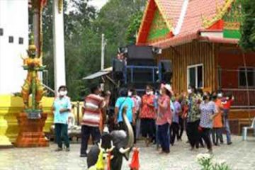 ชาวบ้านแห่ร่วมบวงสรวง