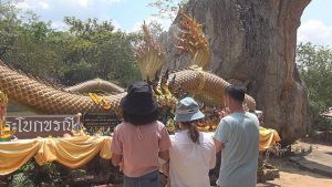 ชาวบ้านขอโชค