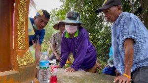 ขอเลขศาลข้างหนองน้ำโบราณ