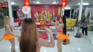 เต้นรำวงแก้บน หลังได้โชคนับล้าน